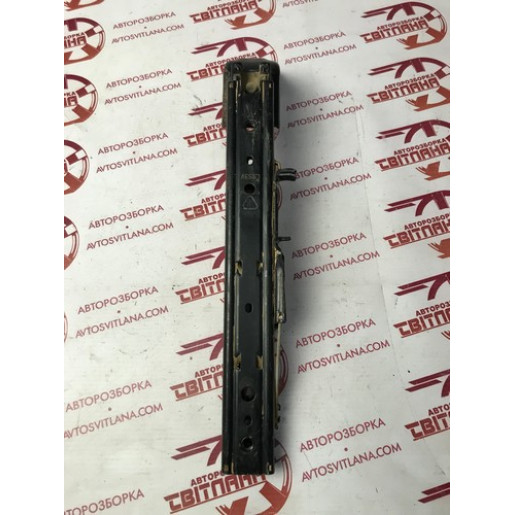 Направляюча нижня здвижної дверки лівої Citroen Berlingo 2003-2008 9033C7
